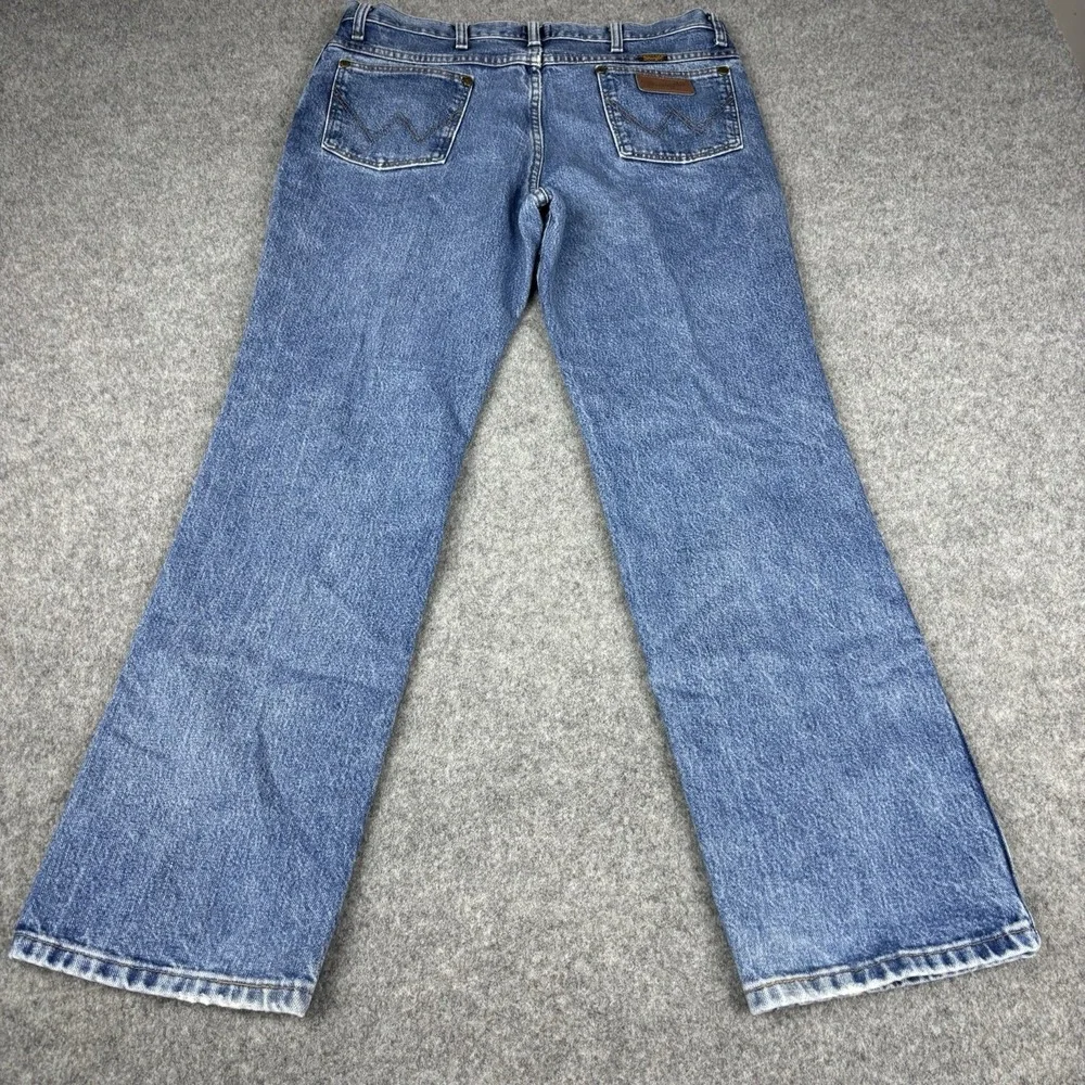 Wrangler 36MWZ Slim Fit Jeans Mens 35x32 Cowboy Cut Medium Wash Blue Western EUC